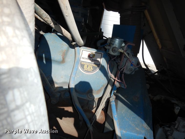 image for item DJ2760 1984 FMC Vanguard 3000  street sweeper