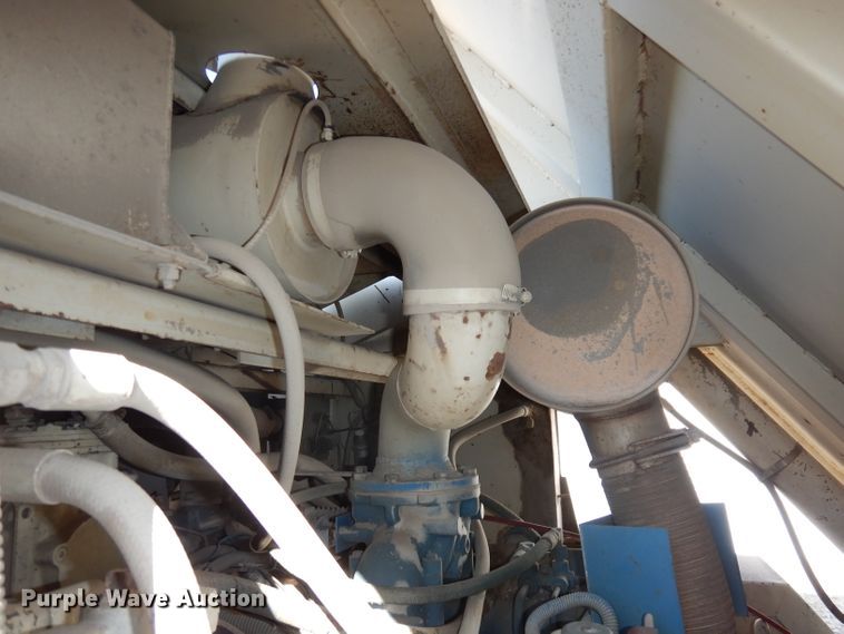 image for item DJ2760 1984 FMC Vanguard 3000  street sweeper