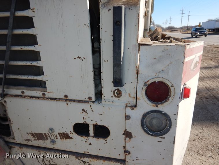 image for item DJ2760 1984 FMC Vanguard 3000  street sweeper