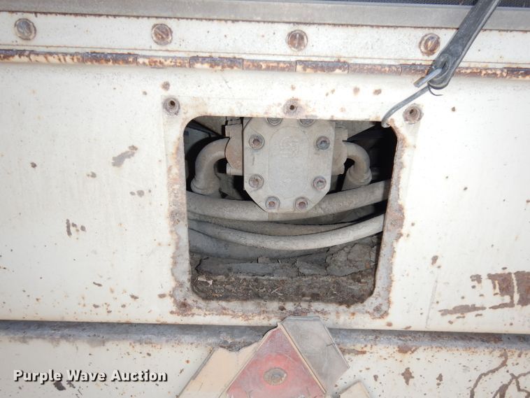 image for item DJ2760 1984 FMC Vanguard 3000  street sweeper