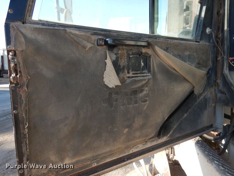 image for item DJ2760 1984 FMC Vanguard 3000  street sweeper