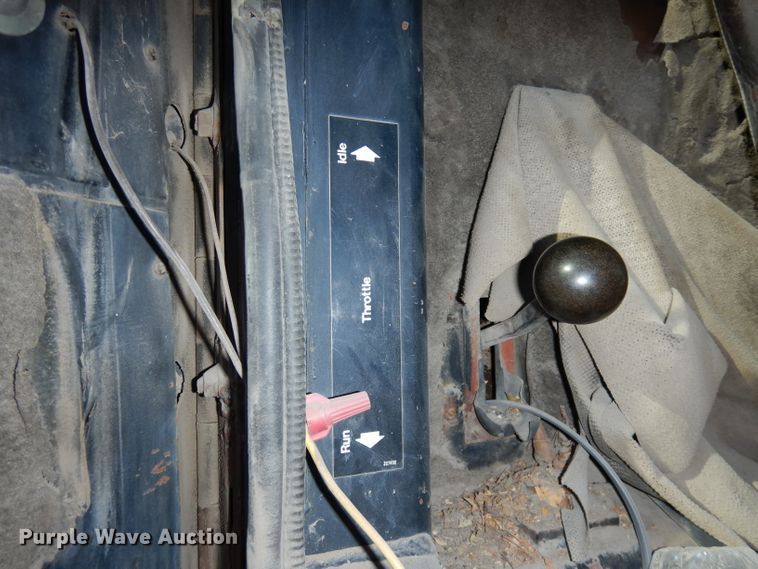 image for item DJ2760 1984 FMC Vanguard 3000  street sweeper