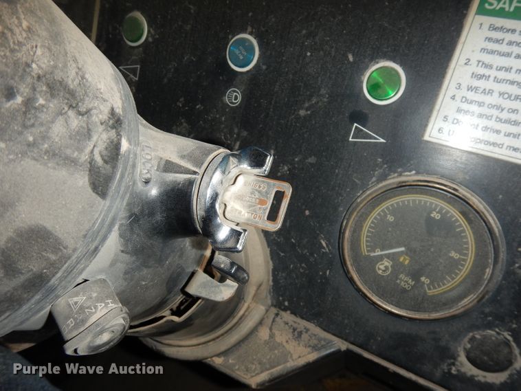 image for item DJ2760 1984 FMC Vanguard 3000  street sweeper