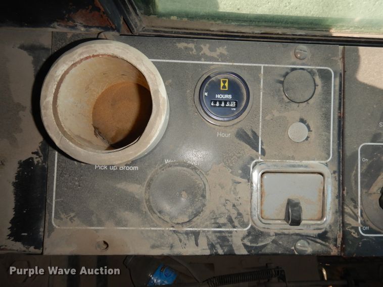 image for item DJ2760 1984 FMC Vanguard 3000  street sweeper