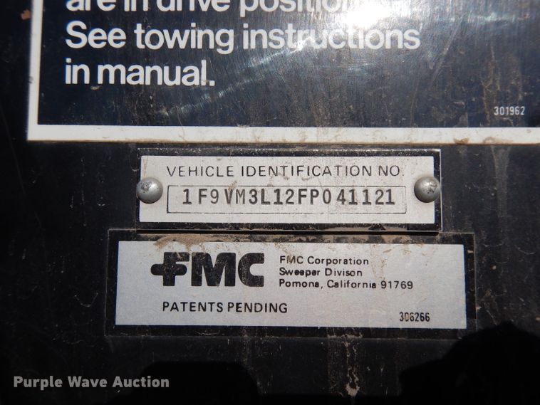 image for item DJ2760 1984 FMC Vanguard 3000  street sweeper