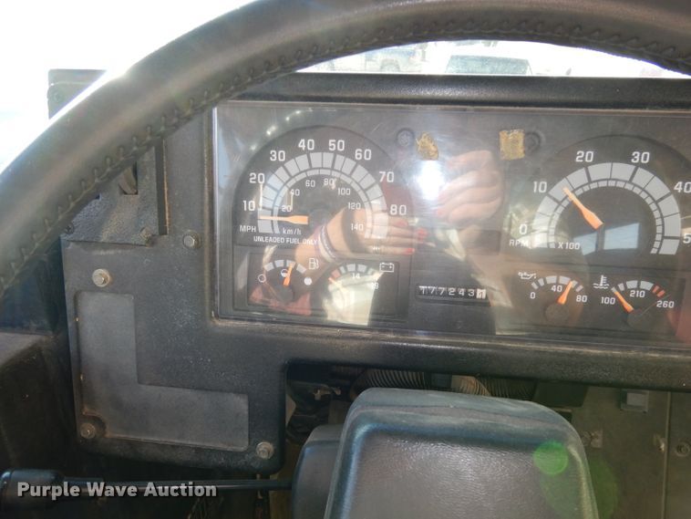 image for item DJ2762 1999 Chevrolet Blue Bird  school bus