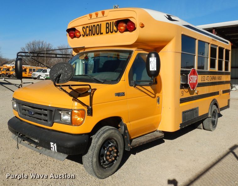 image for item DJ2821 2004 Ford E450  school bus