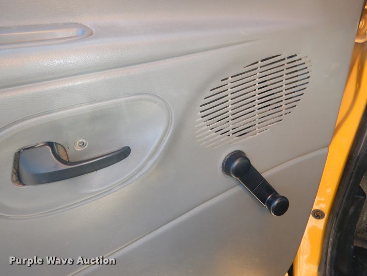 image for item DJ2821 2004 Ford E450  school bus