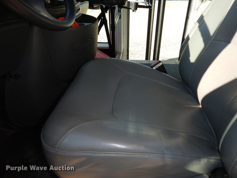 image for item DJ2821 2004 Ford E450  school bus