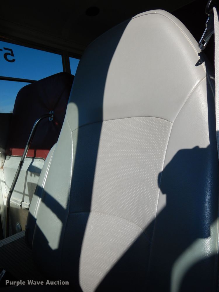 image for item DJ2821 2004 Ford E450  school bus