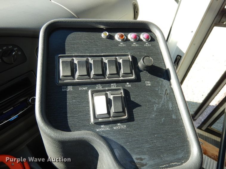 image for item DJ2821 2004 Ford E450  school bus