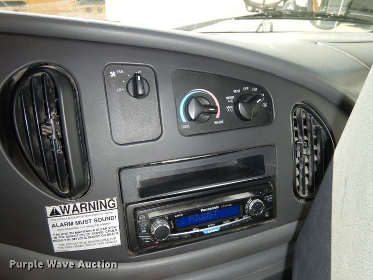 image for item DJ2821 2004 Ford E450  school bus