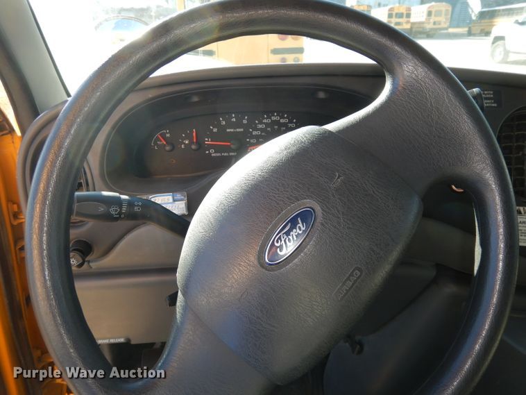 image for item DJ2821 2004 Ford E450  school bus