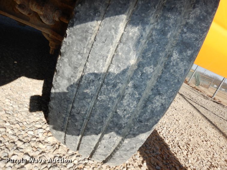 image for item DJ2821 2004 Ford E450  school bus