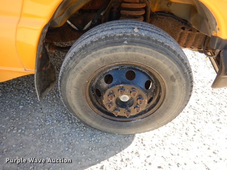 image for item DJ2821 2004 Ford E450  school bus