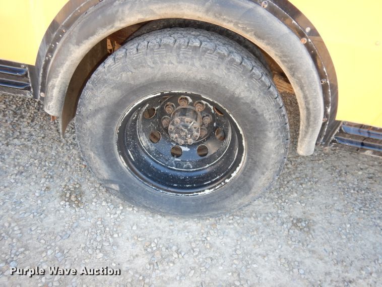 image for item DJ2821 2004 Ford E450  school bus