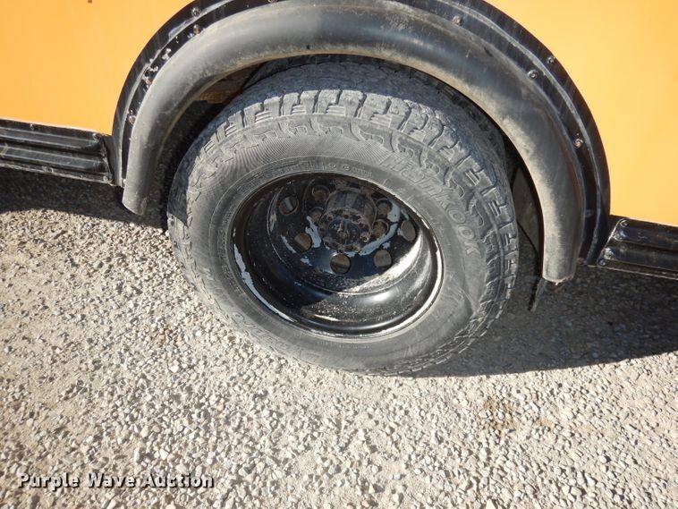 image for item DJ2821 2004 Ford E450  school bus