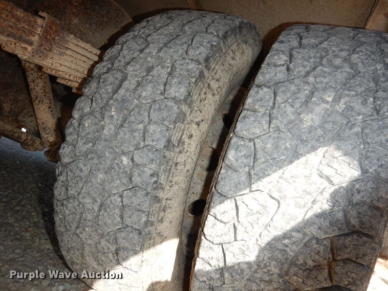 image for item DJ2821 2004 Ford E450  school bus