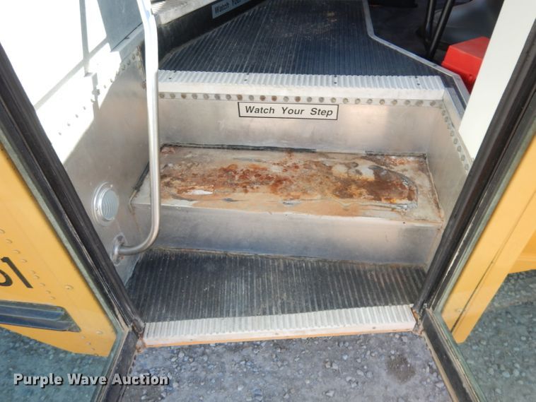 image for item DJ2821 2004 Ford E450  school bus