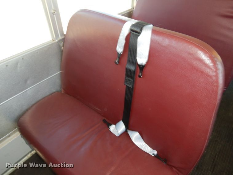 image for item DJ2821 2004 Ford E450  school bus