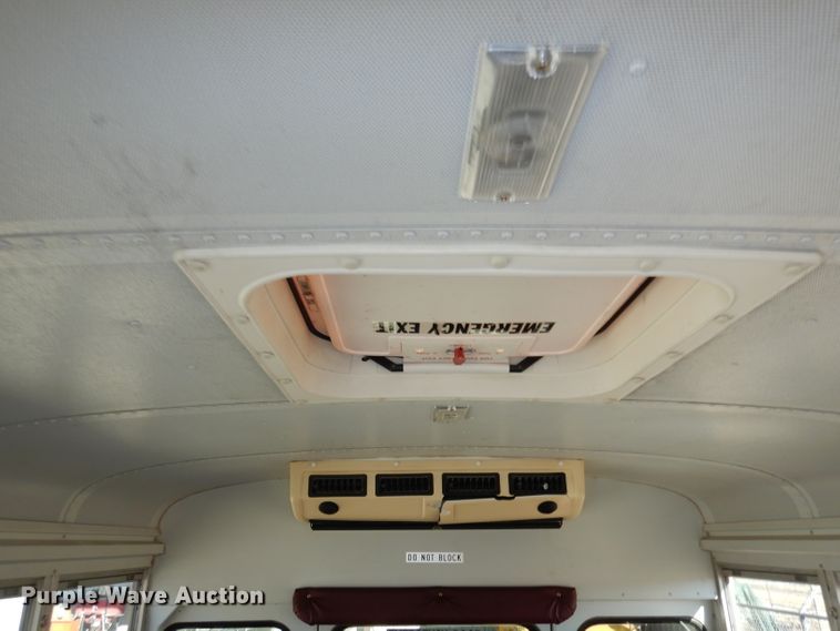 image for item DJ2821 2004 Ford E450  school bus