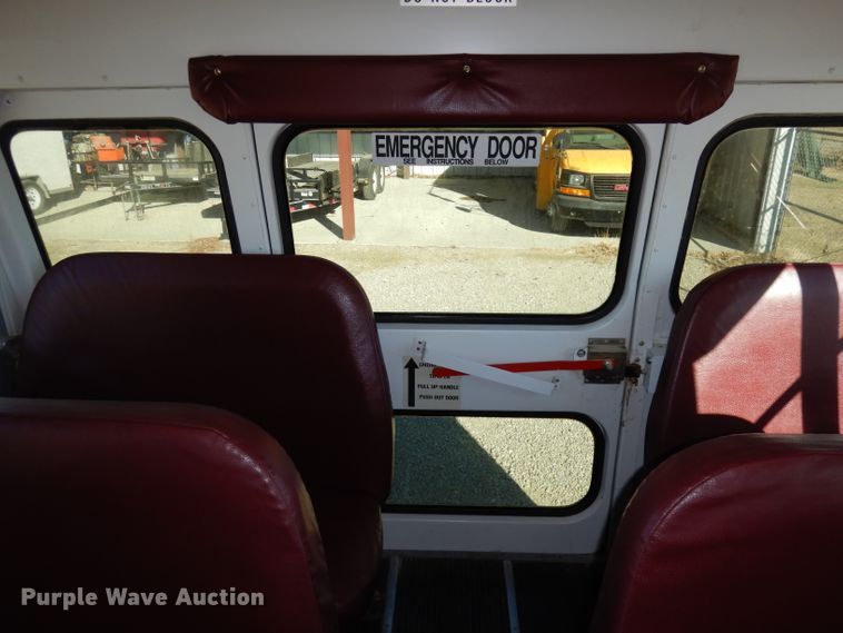 image for item DJ2821 2004 Ford E450  school bus