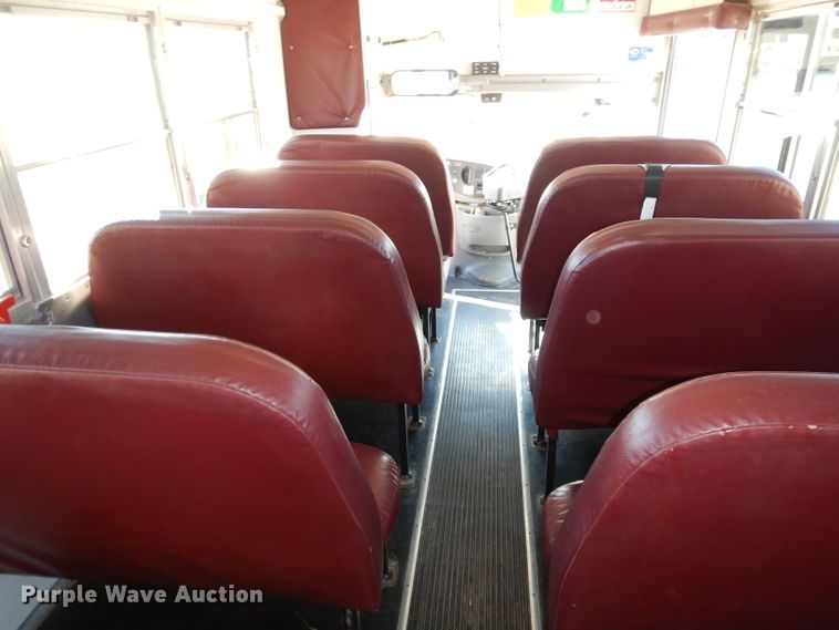 image for item DJ2821 2004 Ford E450  school bus