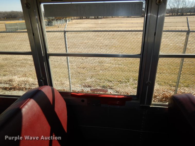 image for item DJ2821 2004 Ford E450  school bus