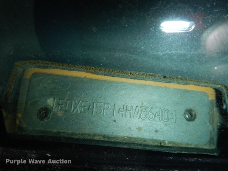 image for item DJ2821 2004 Ford E450  school bus