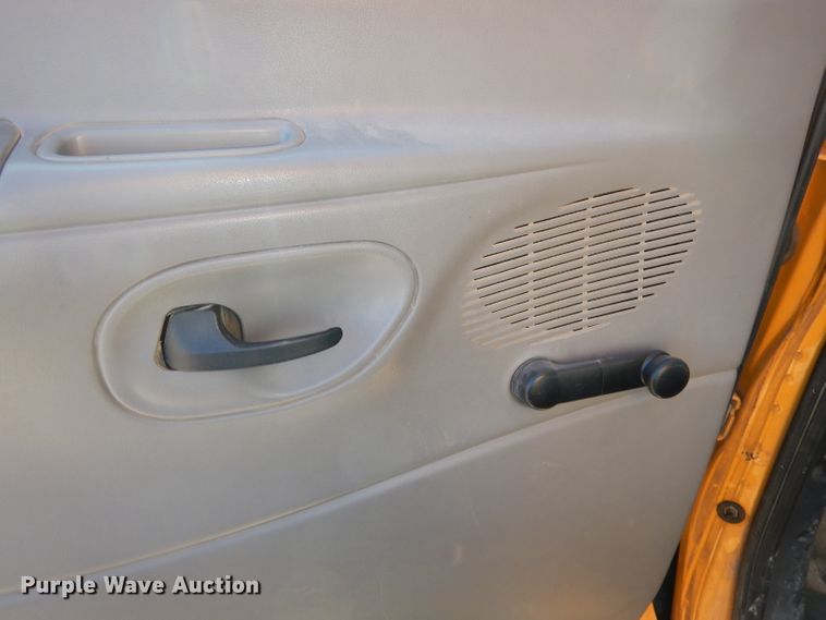 image for item DJ2822 1997 Ford E350  school bus