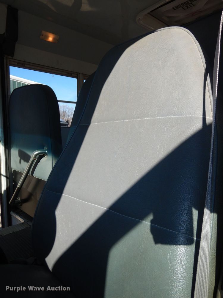 image for item DJ2822 1997 Ford E350  school bus