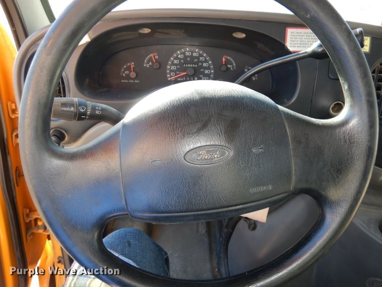 image for item DJ2822 1997 Ford E350  school bus