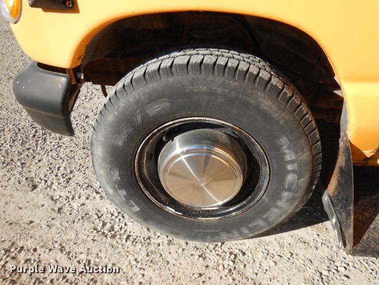 image for item DJ2822 1997 Ford E350  school bus