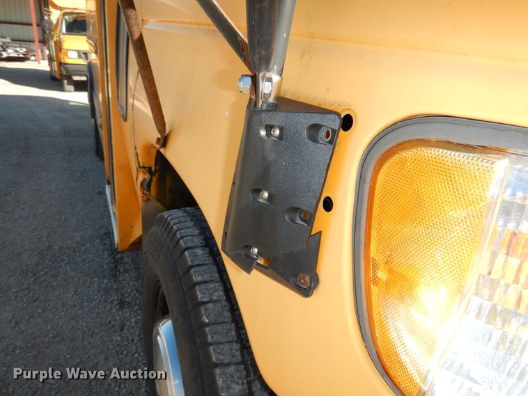 image for item DJ2822 1997 Ford E350  school bus