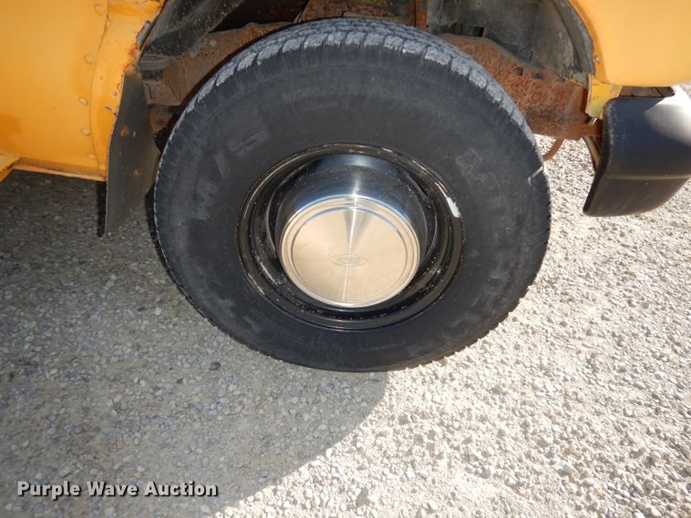 image for item DJ2822 1997 Ford E350  school bus