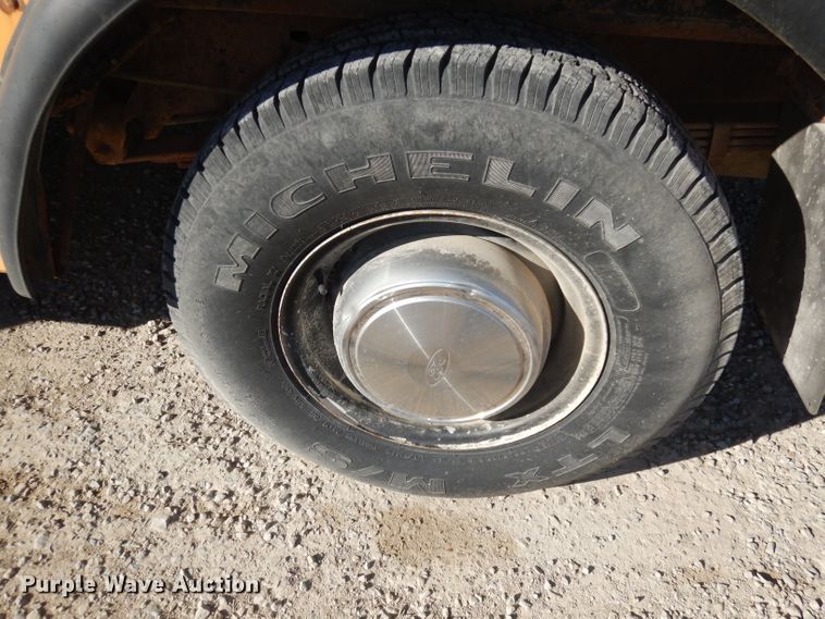 image for item DJ2822 1997 Ford E350  school bus