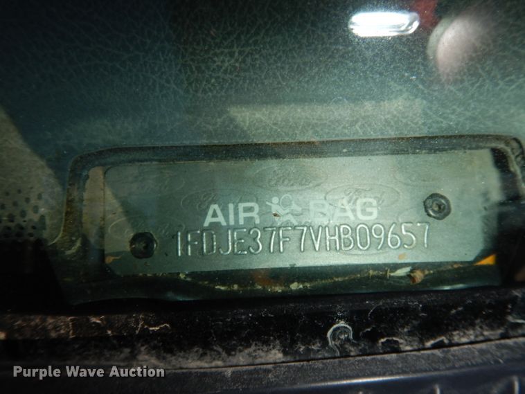 image for item DJ2822 1997 Ford E350  school bus