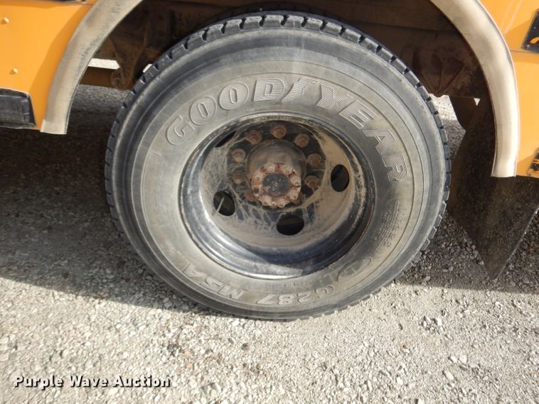 image for item DJ2823 2006 International CE300  bus