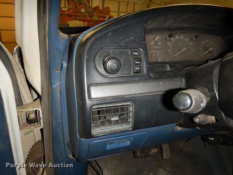 image for item DJ2824 1995 Ford F350 XL  brush fire truck