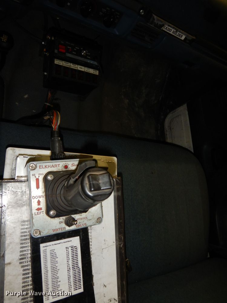 image for item DJ2824 1995 Ford F350 XL  brush fire truck