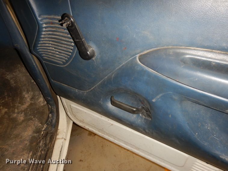 image for item DJ2824 1995 Ford F350 XL  brush fire truck