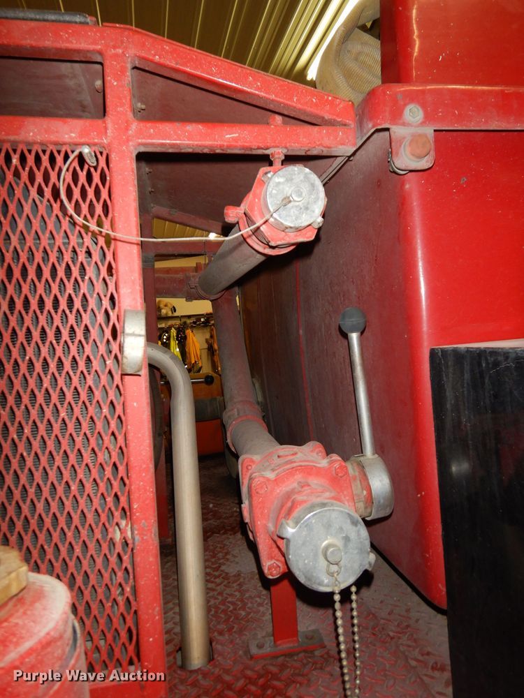 image for item DJ2824 1995 Ford F350 XL  brush fire truck