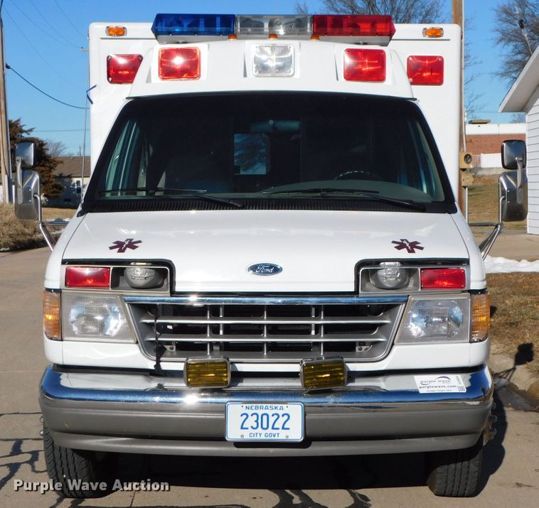 image for item DJ5924 1992 Ford E350  ambulance