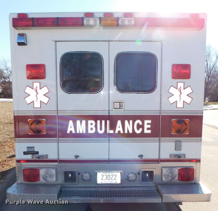 image for item DJ5924 1992 Ford E350  ambulance