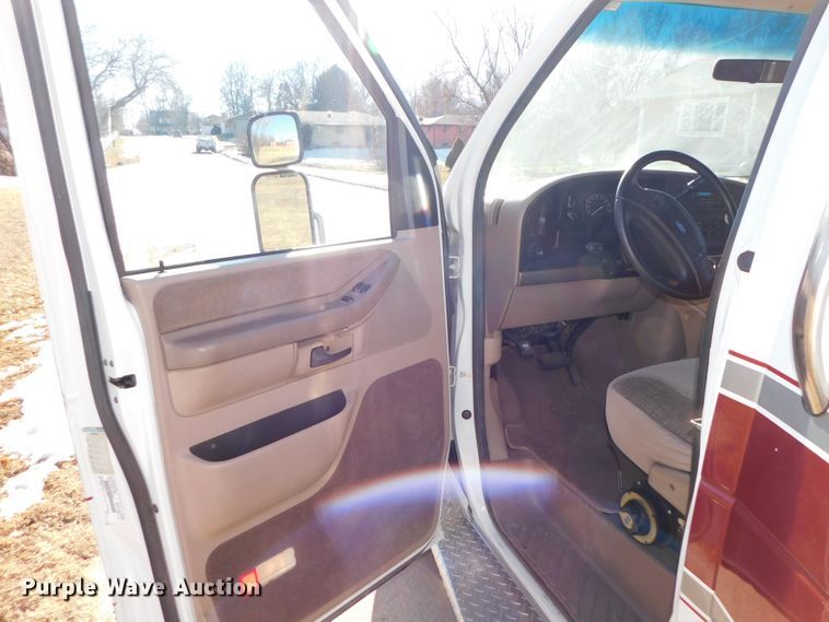 image for item DJ5924 1992 Ford E350  ambulance