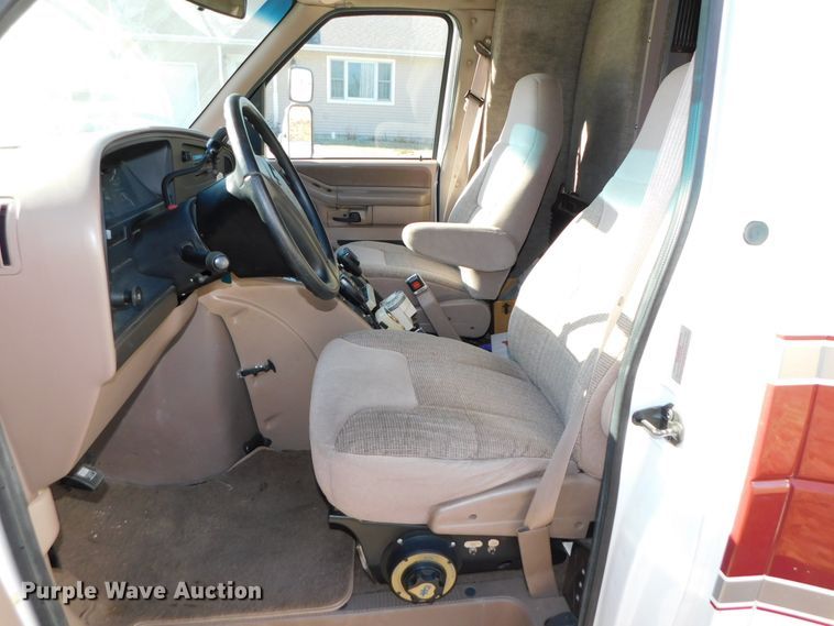 image for item DJ5924 1992 Ford E350  ambulance