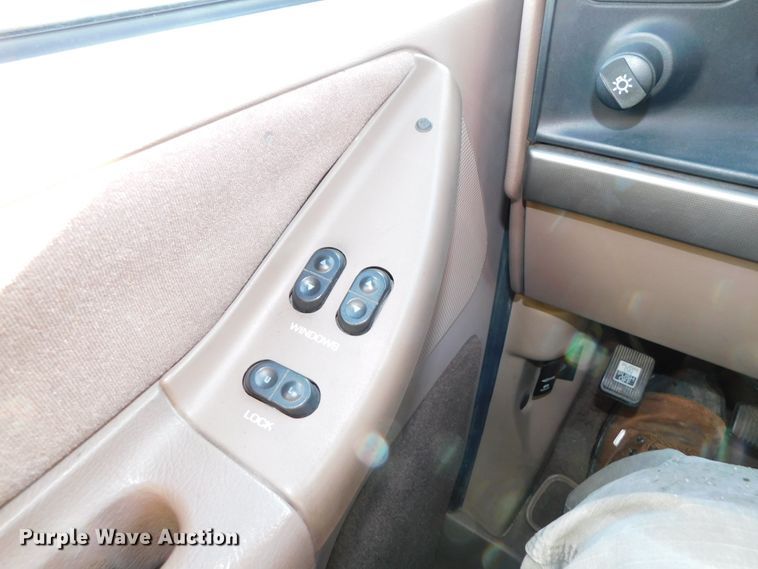 image for item DJ5924 1992 Ford E350  ambulance