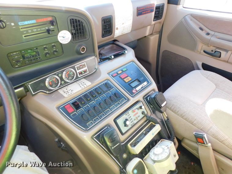 image for item DJ5924 1992 Ford E350  ambulance