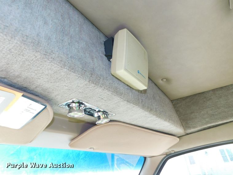 image for item DJ5924 1992 Ford E350  ambulance