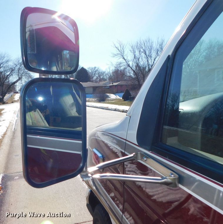 image for item DJ5924 1992 Ford E350  ambulance